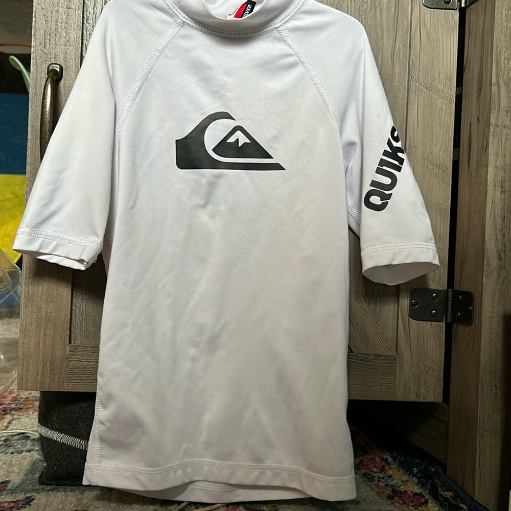 Quicksilver rash guard size 6
